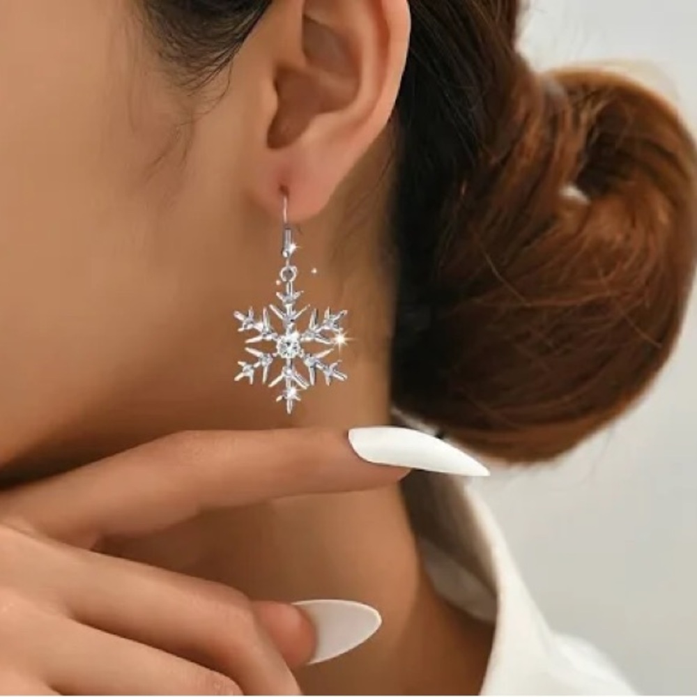 Elegant Silver Snowflake Earrings